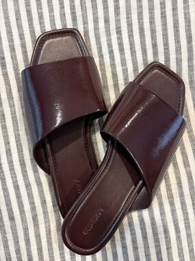 Old Navy Women's Dark Burgundy Patent Slide Sandals